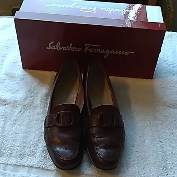 Salvatore Ferragamo | Shoes | Brown Pebble Ferrigamo Loafers  display picture 1